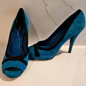 BCBGenration teal suade shoes. Size 9